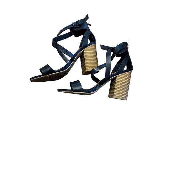MIA Black Sandal with Block Heel in Size 8 - Picture 4 of 6